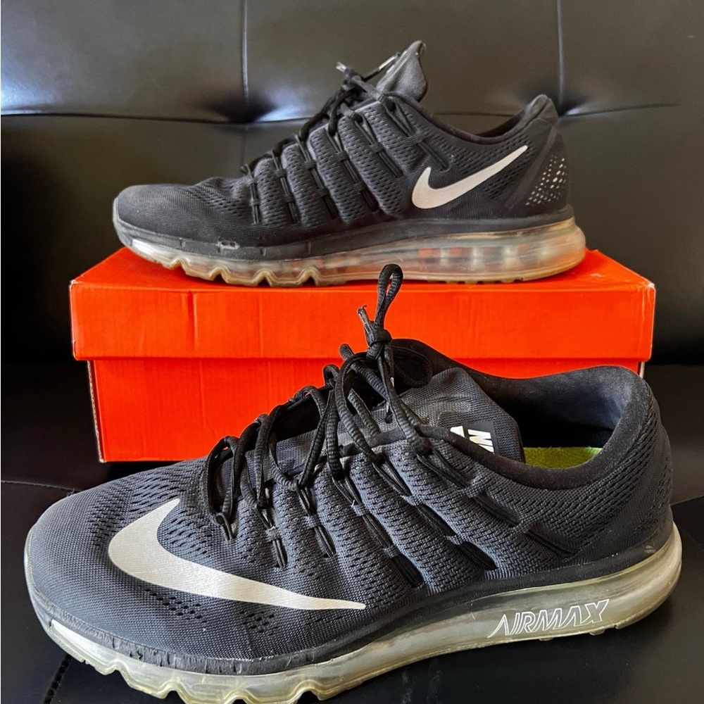 Nike Air Max Men's Black Athletic Shoes